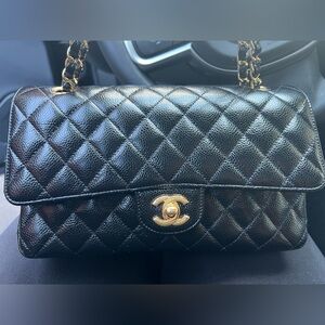 CHANEL Double Flap Classic Medium black caviar gold
